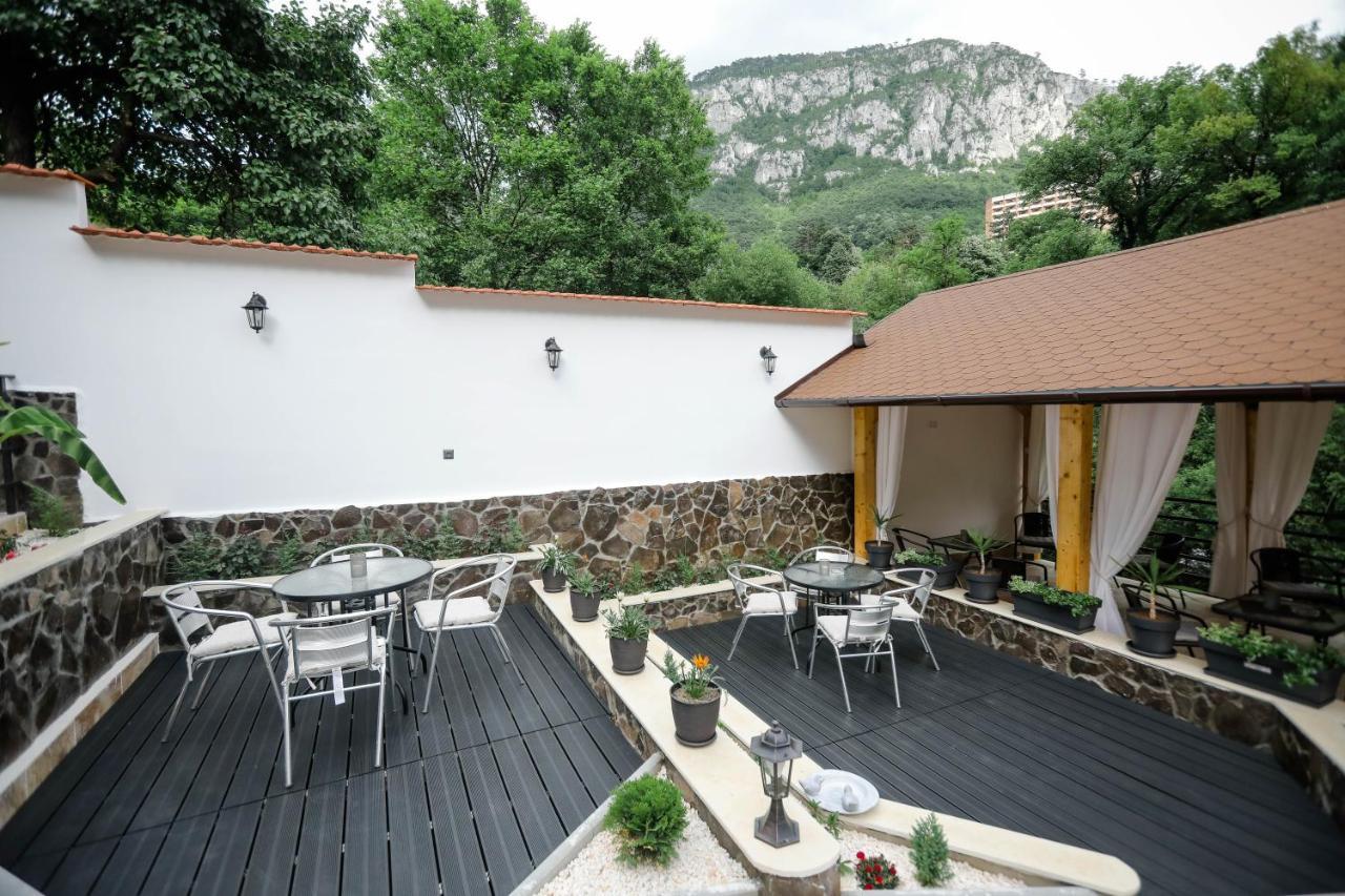 Casa Marica Hotel Baile Herculane Ngoại thất bức ảnh